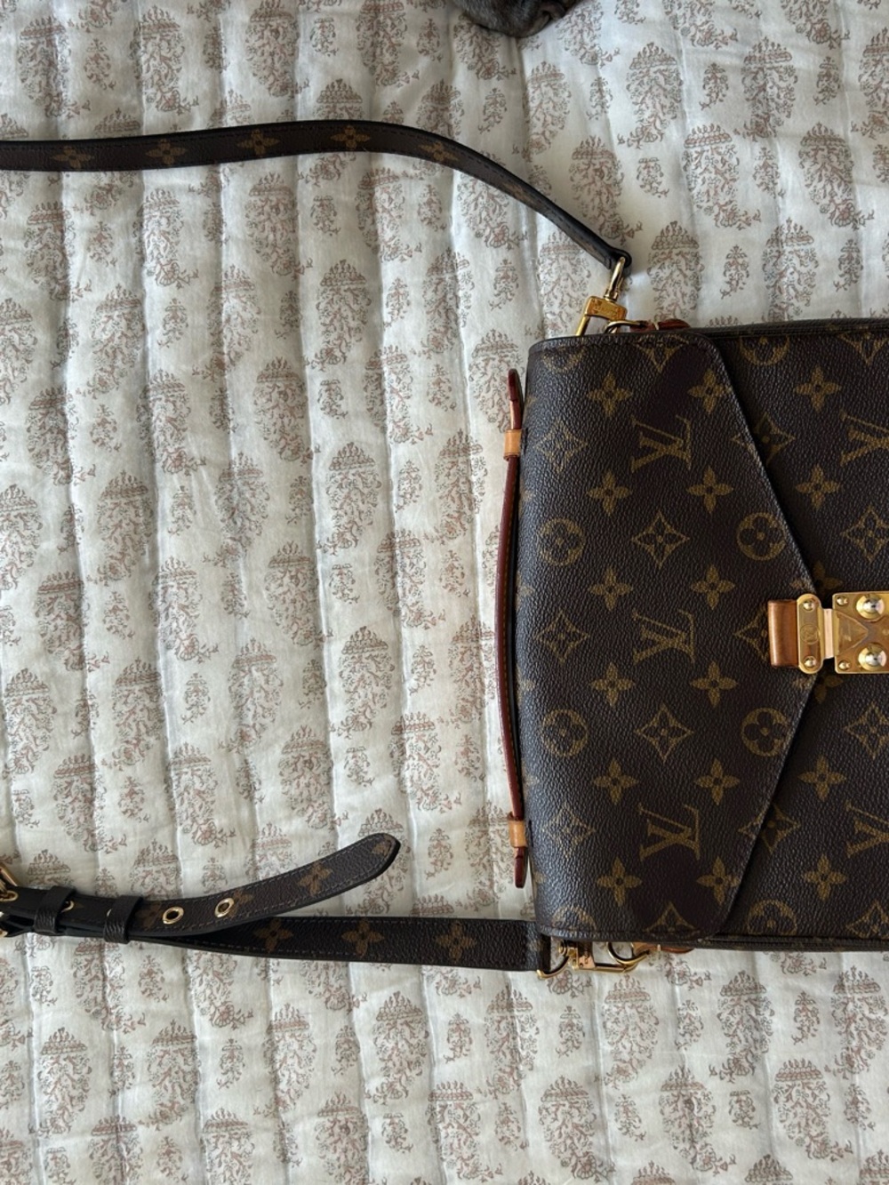 Louis Vuitton Monogram Crossbody Bag in Brown and Gold Hardware - Picture 2 of 3